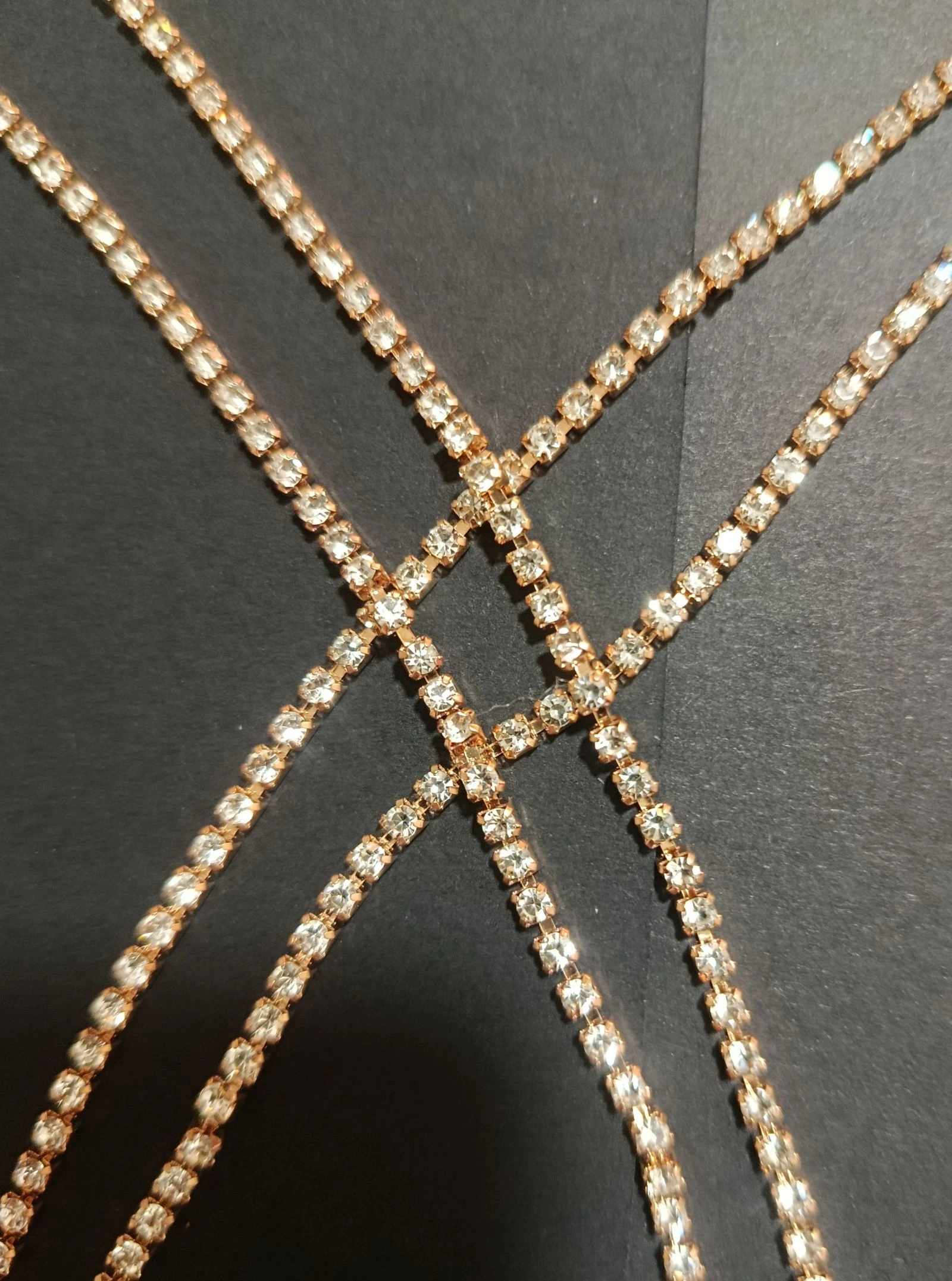 Jóia corporal body chain adorno decote dourado strass – photo 3